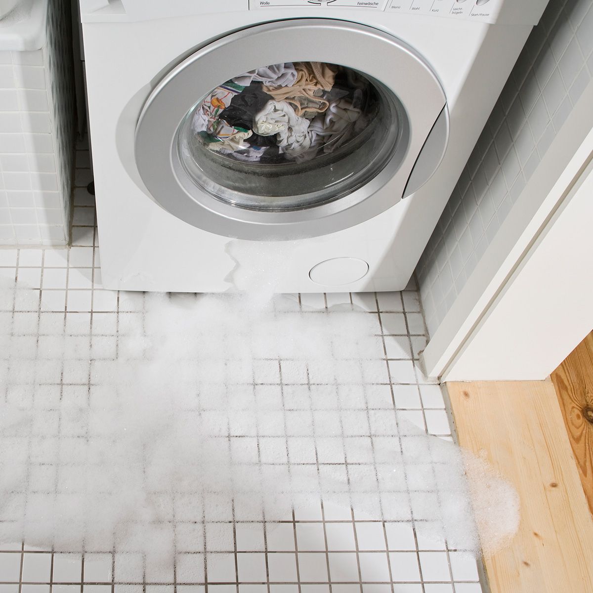 Tackling the Problem: Dealing with a Leaking Washing Machine插图3