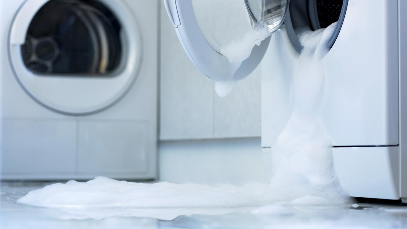 Tackling the Problem: Dealing with a Leaking Washing Machine插图2