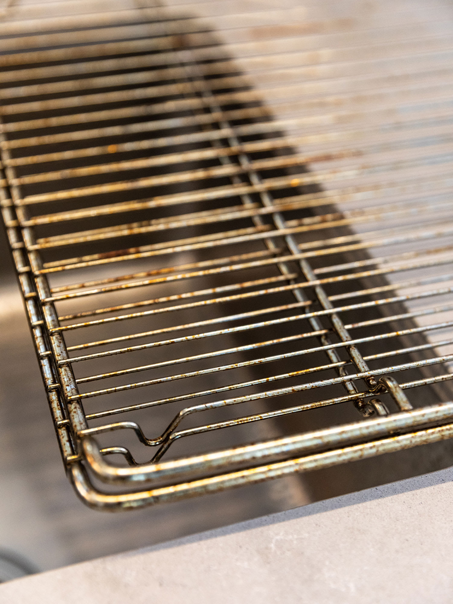 clean oven racks with ammonia