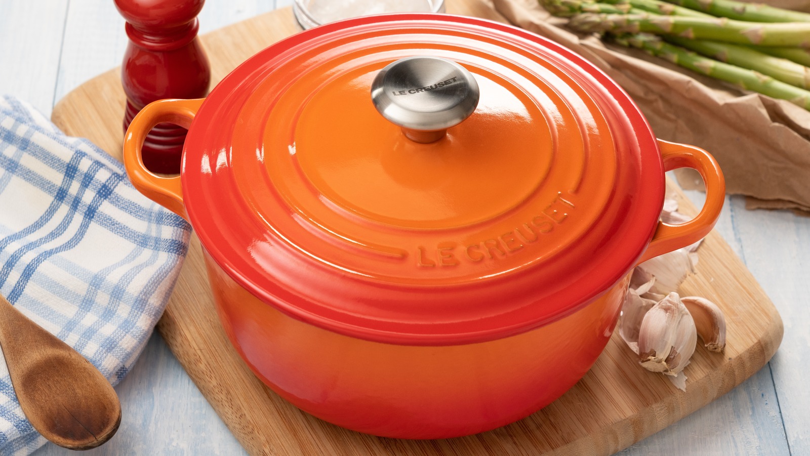 Remove Stains from a Dutch Oven