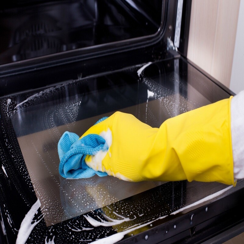 clean an oven with ammonia